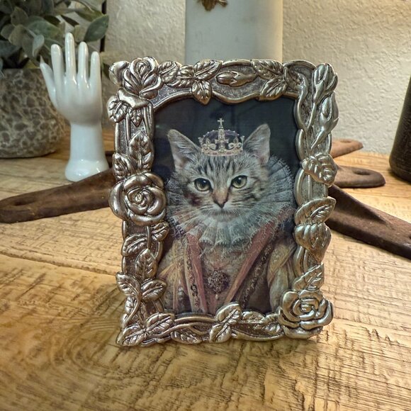 ❌SOLD❌VTG silver rose frame with regal cat - Picture 3 of 6